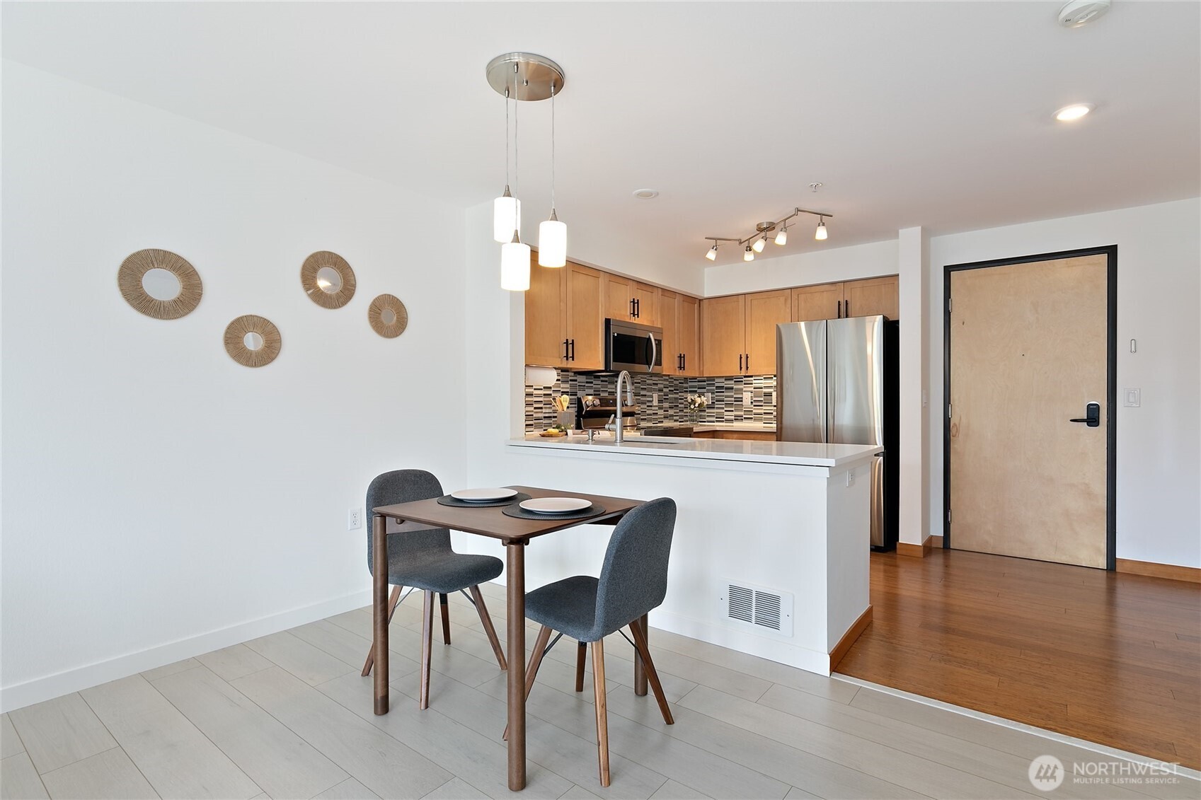 827 Hiawatha Place S Unit: 402