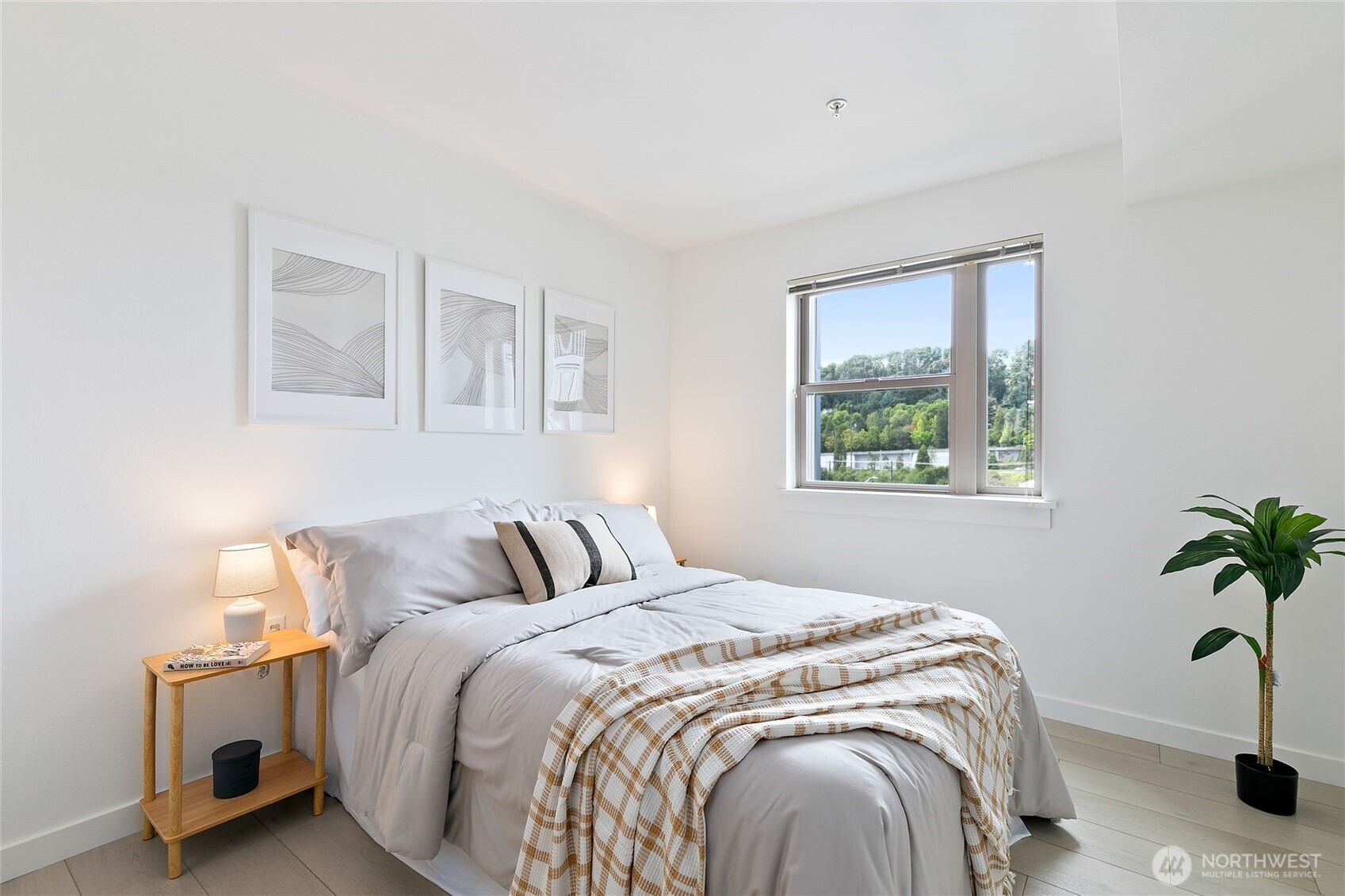 827 Hiawatha Place S Unit: 402