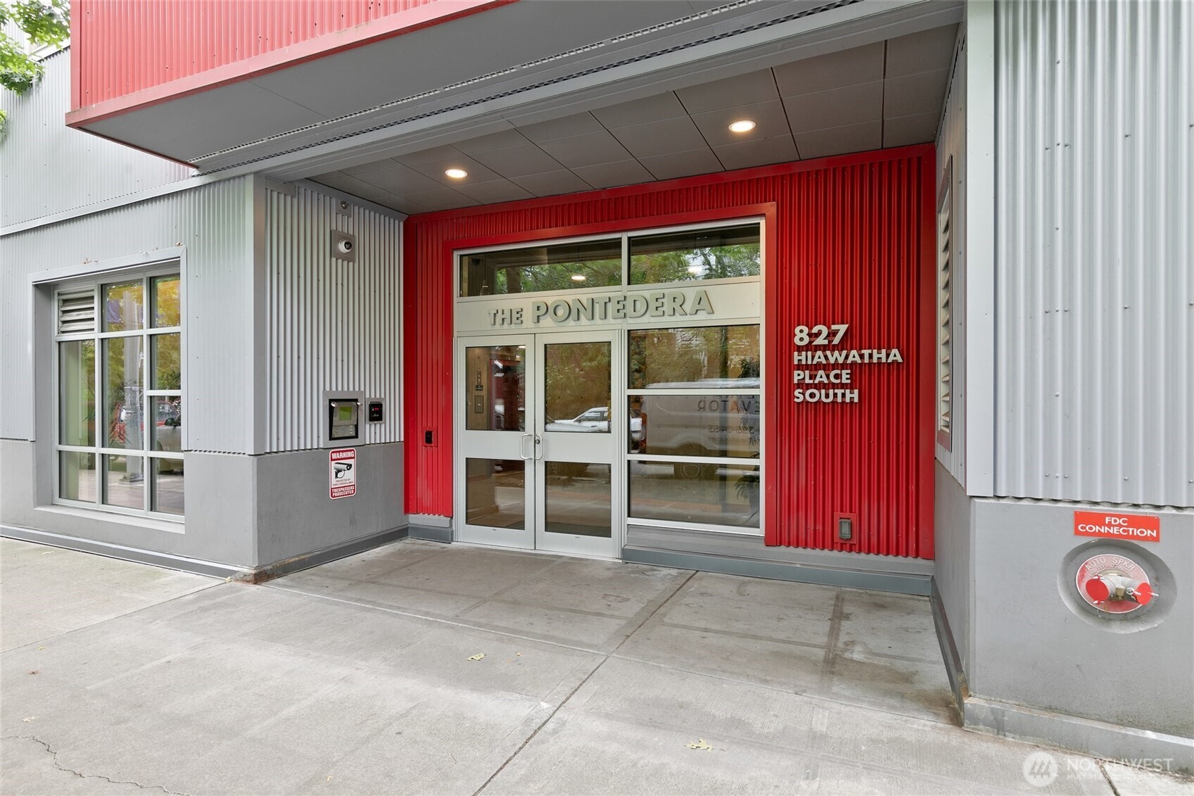 827 Hiawatha Place S Unit: 402