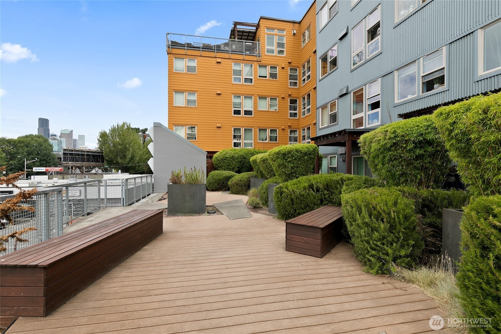 827 Hiawatha Place S Unit: 402