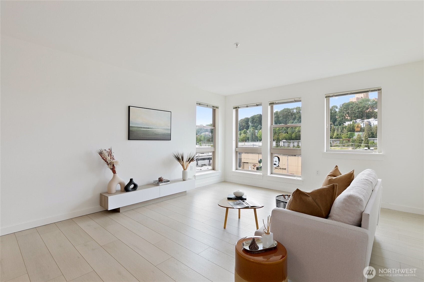 827 Hiawatha Place S Unit: 402