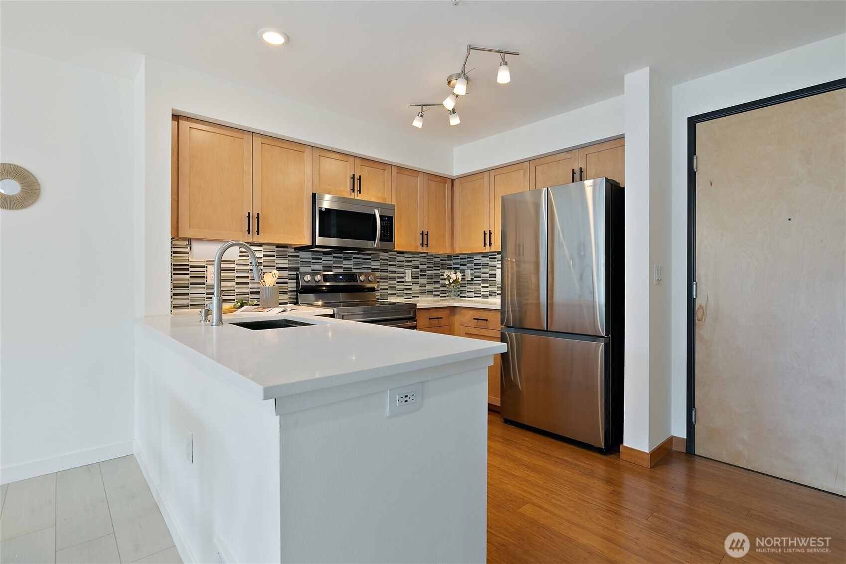 827 Hiawatha Place S Unit: 402