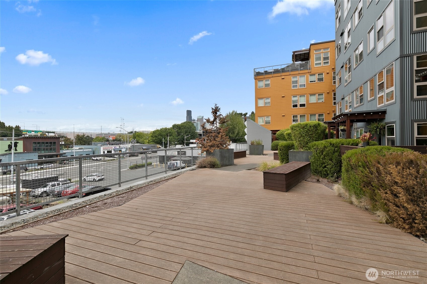 827 Hiawatha Place S Unit: 402