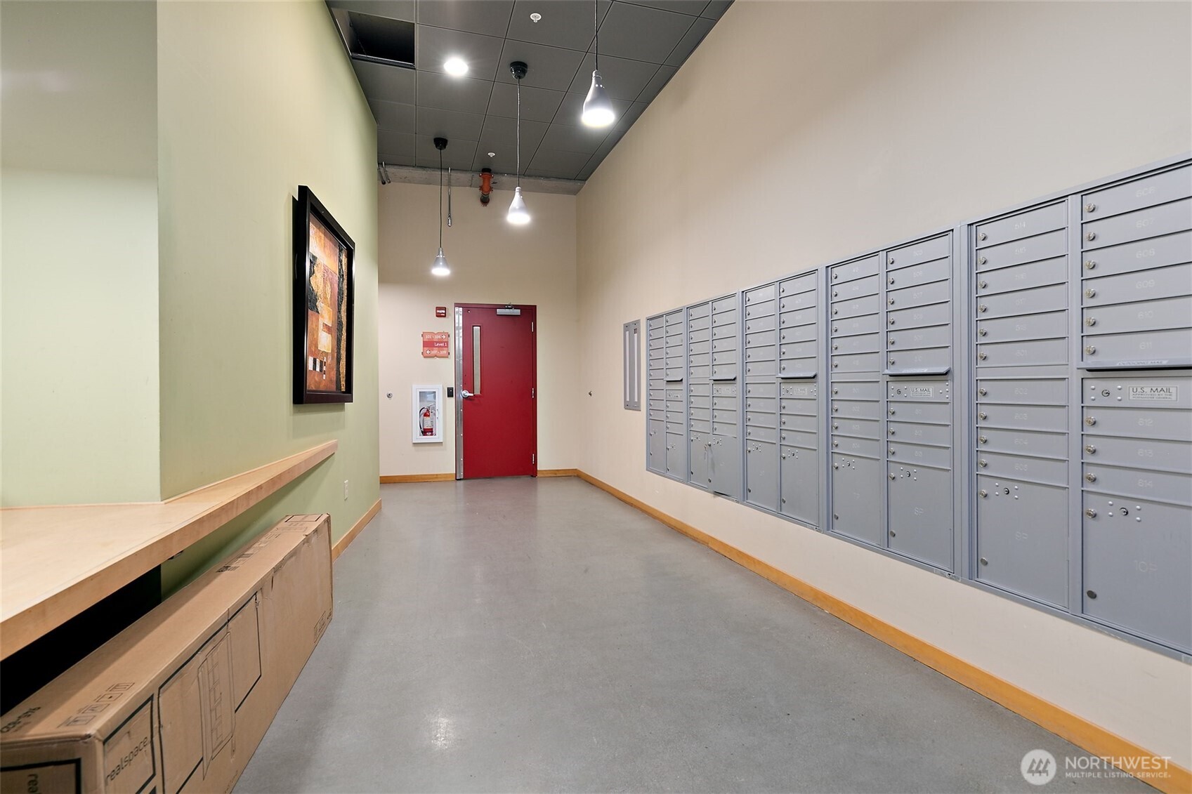 827 Hiawatha Place S Unit: 402