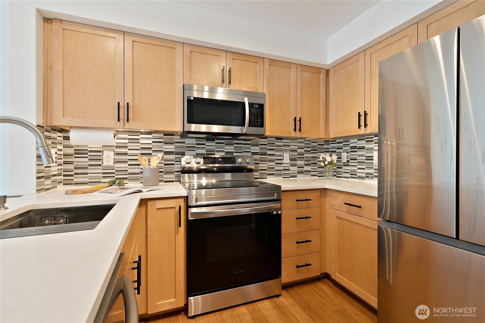 827 Hiawatha Place S Unit: 402