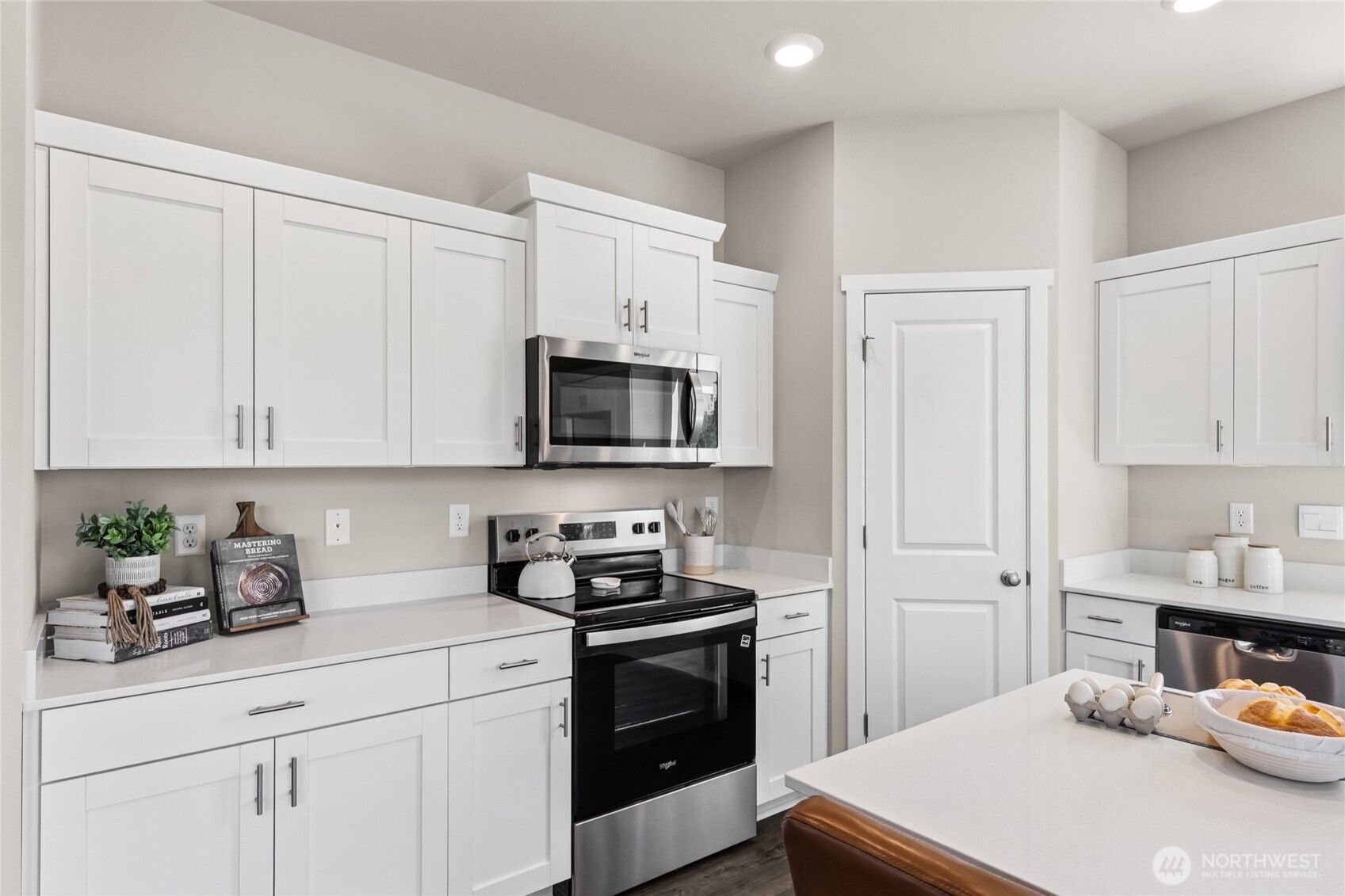 563 Hann Street Unit: 9
