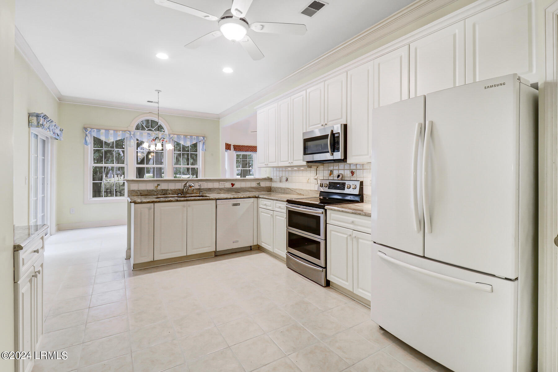 33 White Oaks Circle