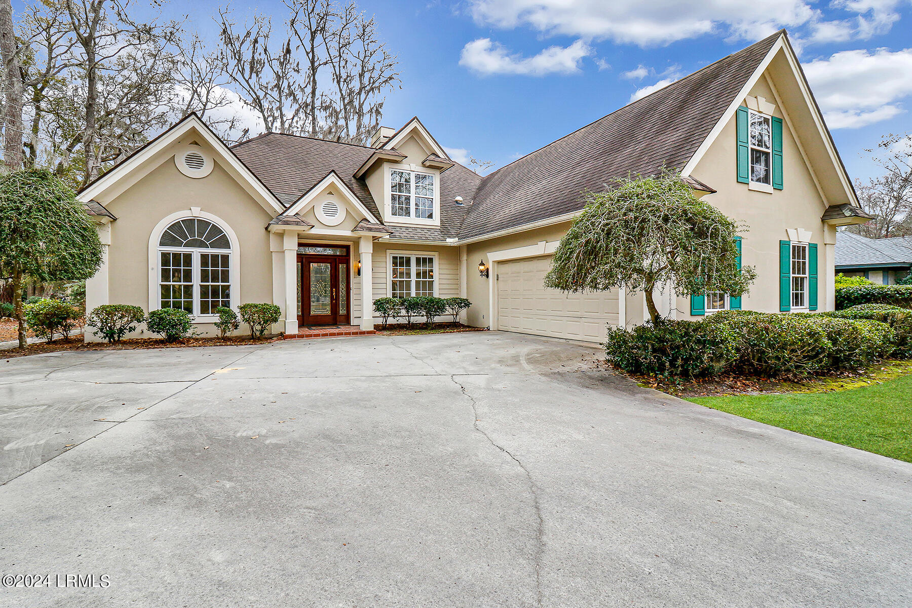 33 White Oaks Circle