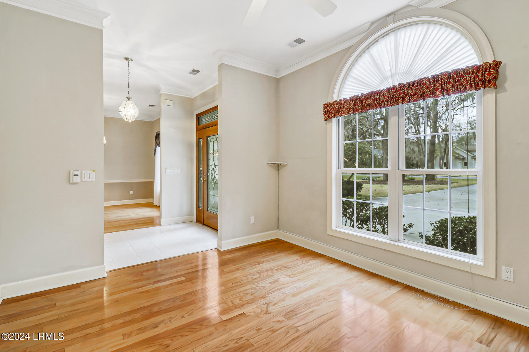 33 White Oaks Circle