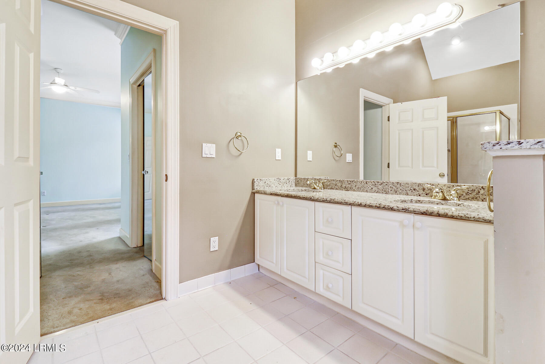 33 White Oaks Circle