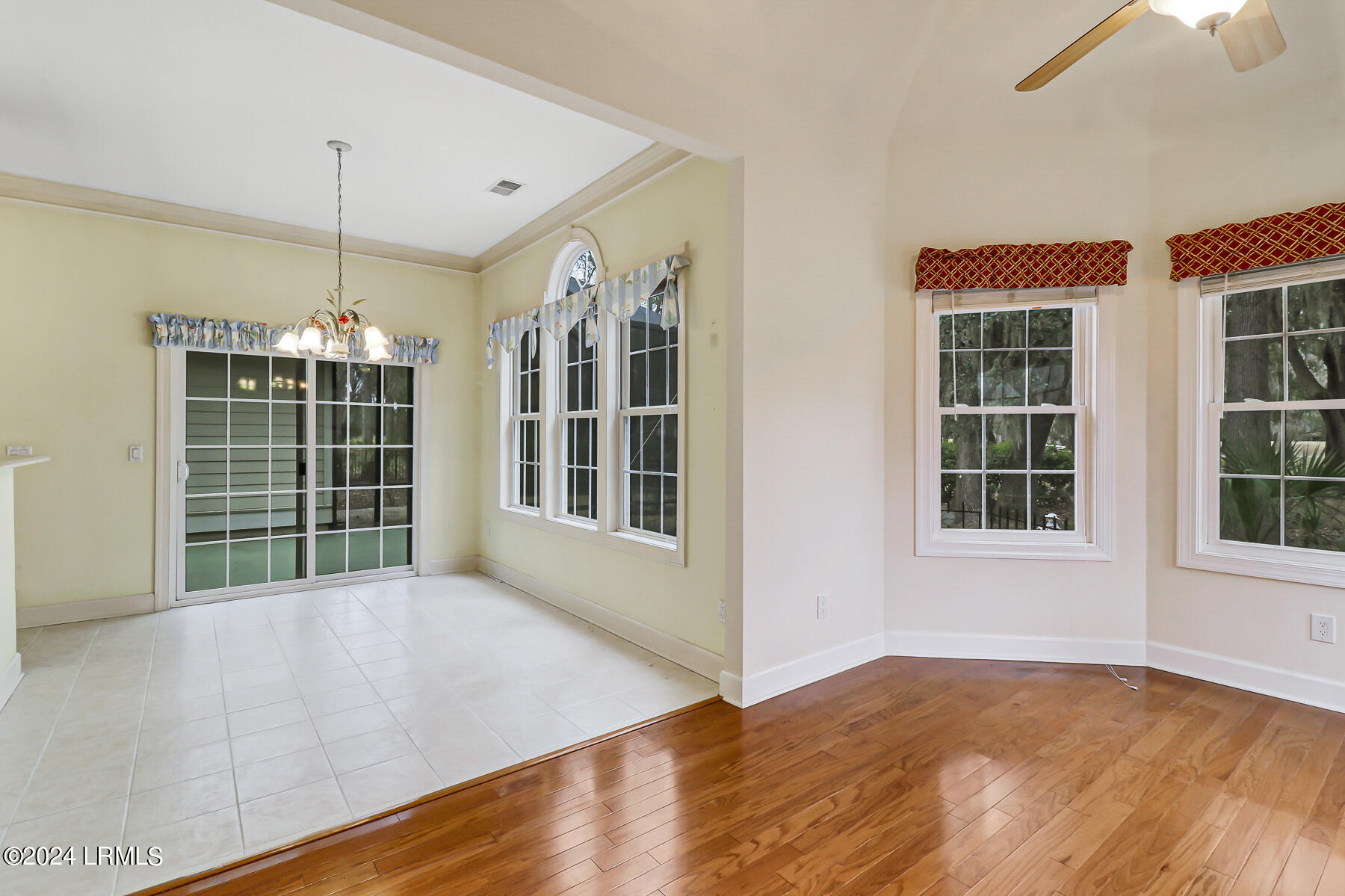 33 White Oaks Circle