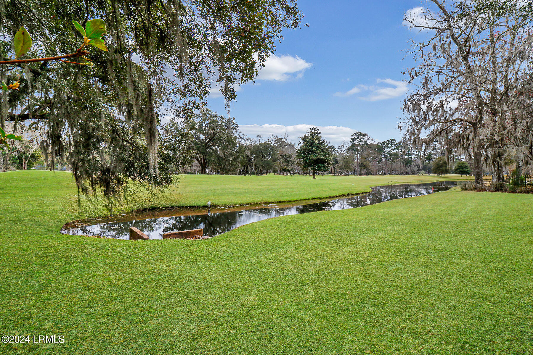 33 White Oaks Circle