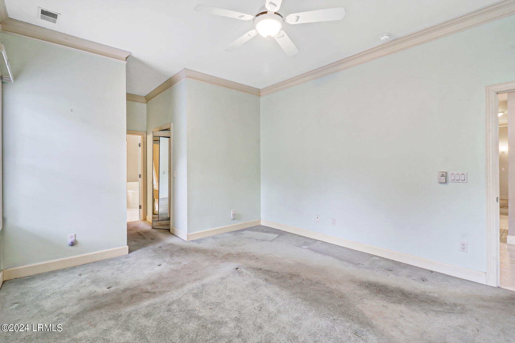 33 White Oaks Circle