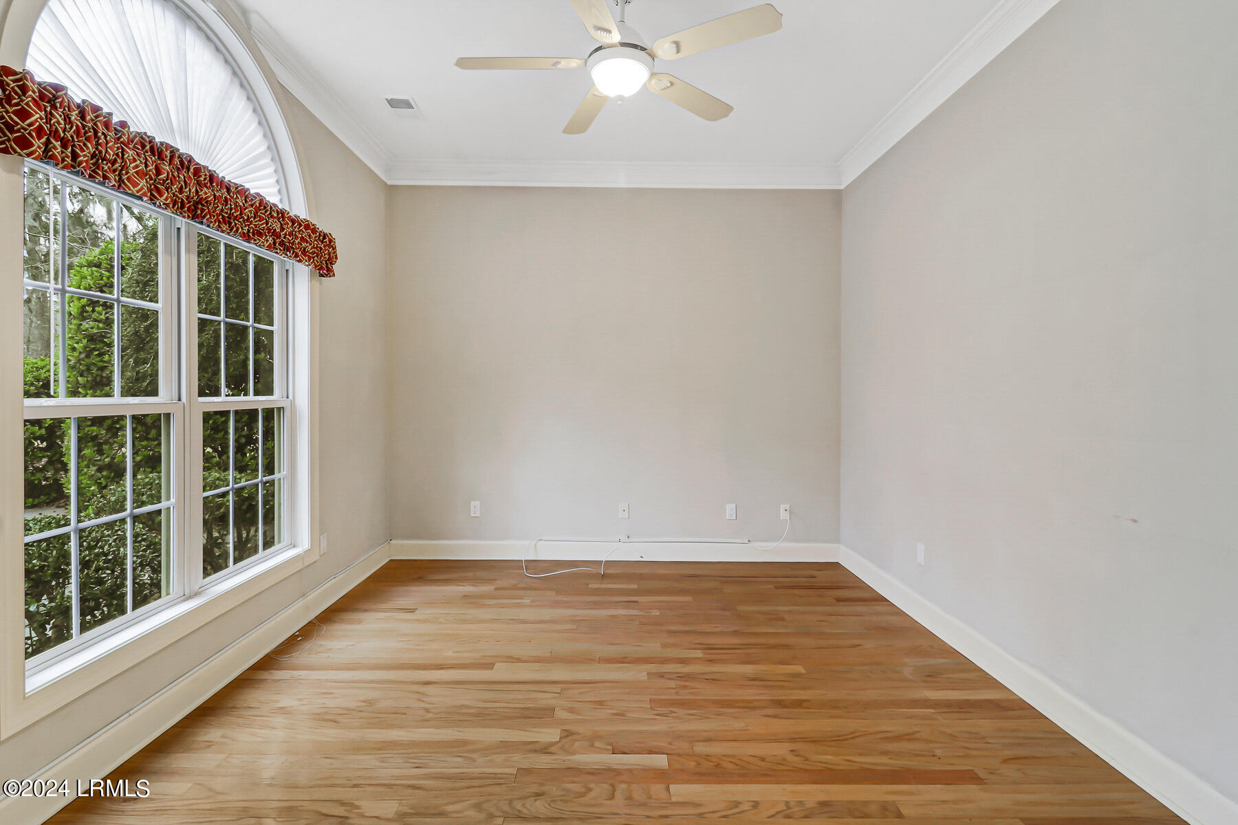 33 White Oaks Circle