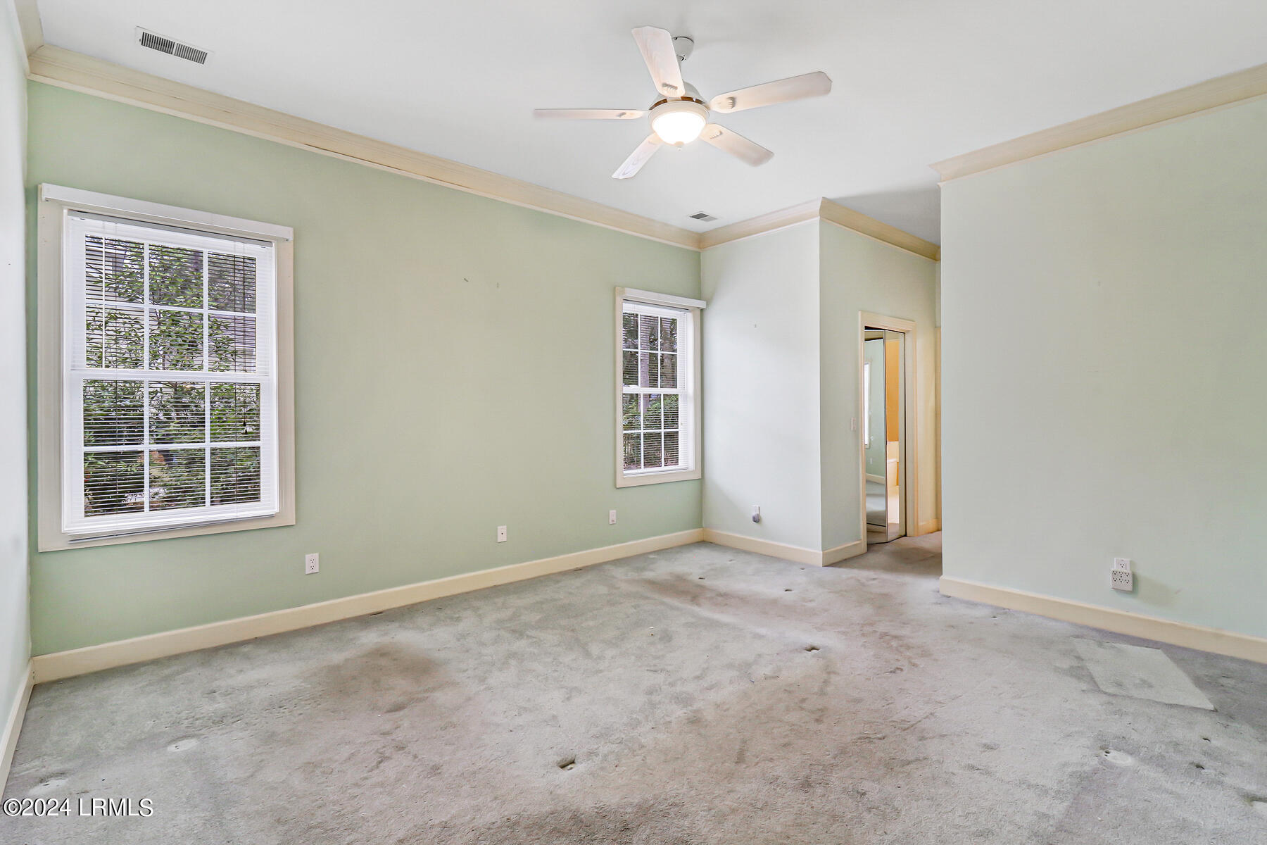 33 White Oaks Circle
