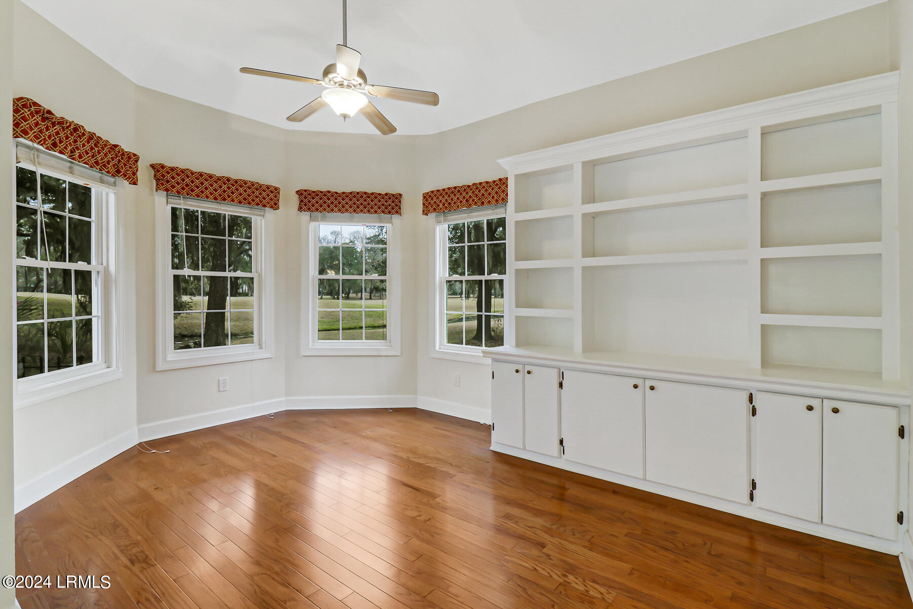 33 White Oaks Circle