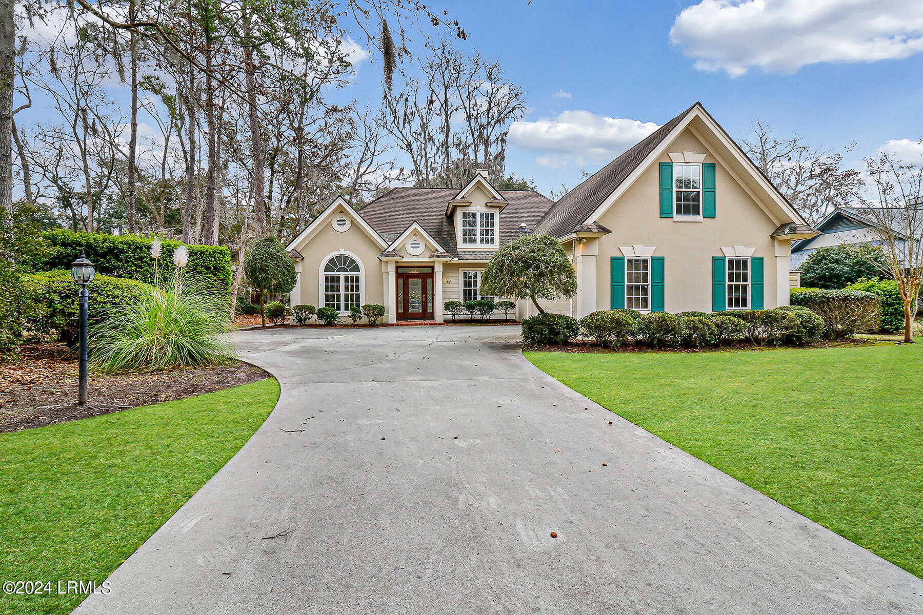 33 White Oaks Circle