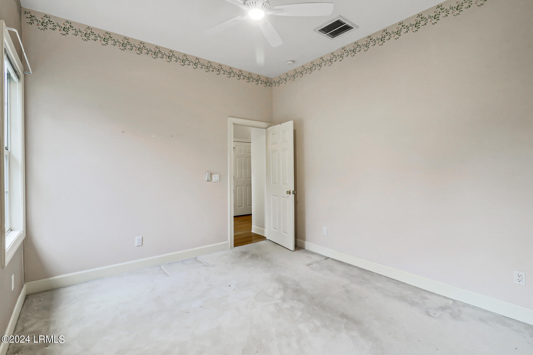 33 White Oaks Circle