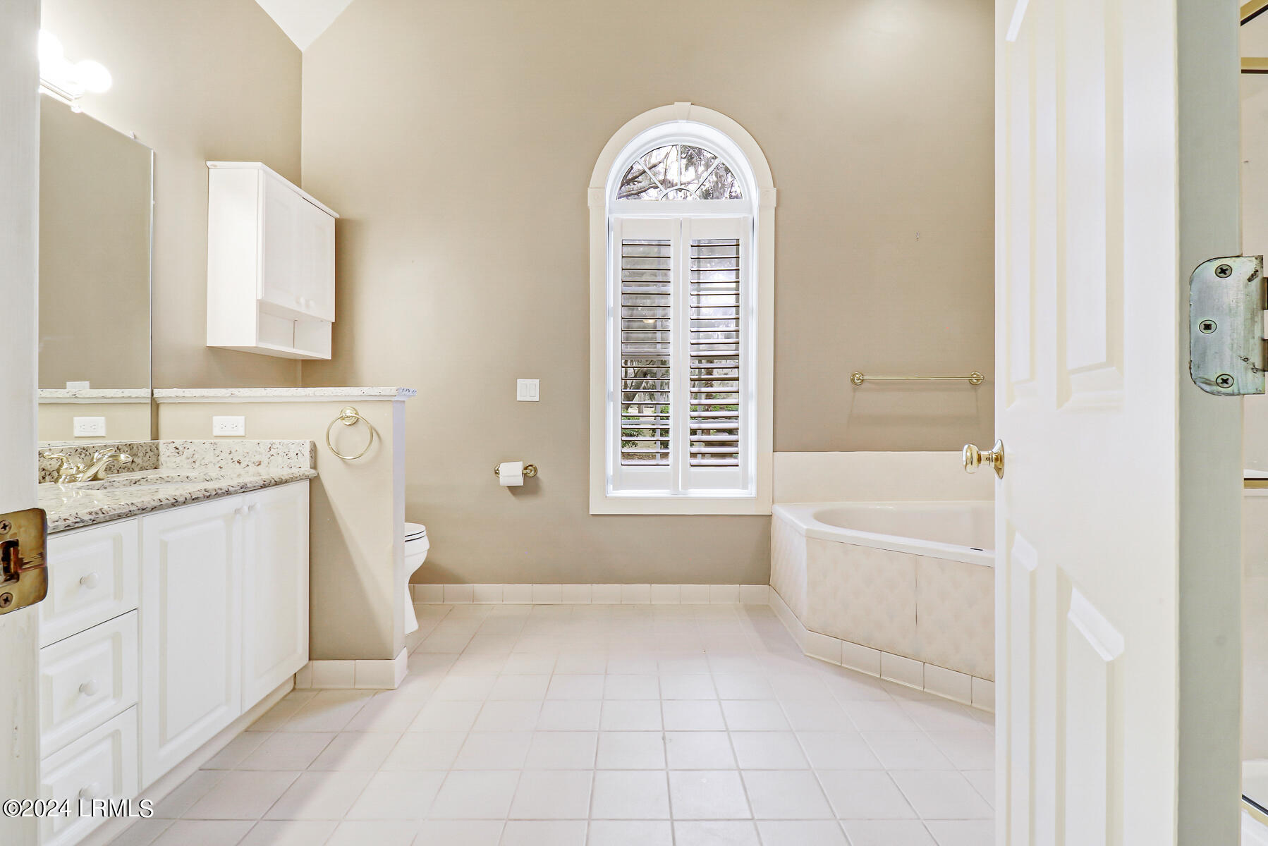 33 White Oaks Circle