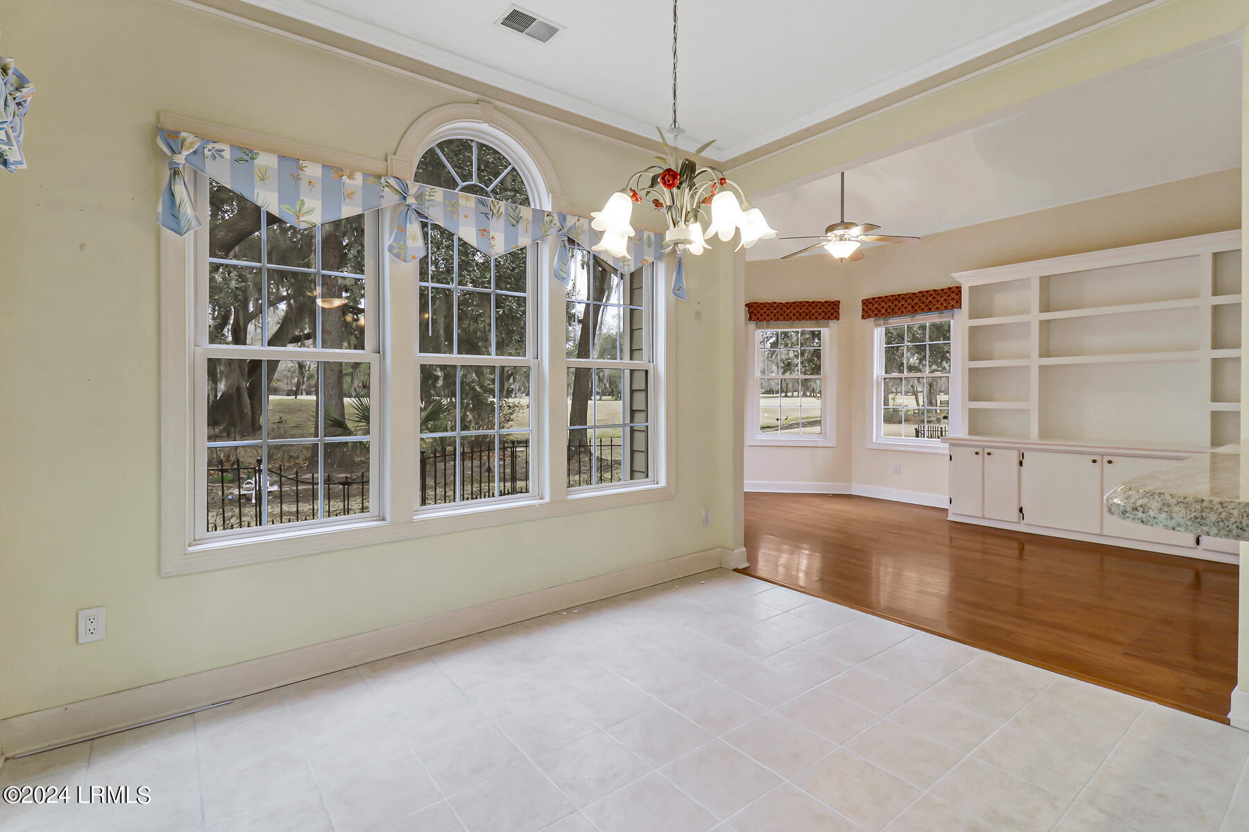 33 White Oaks Circle