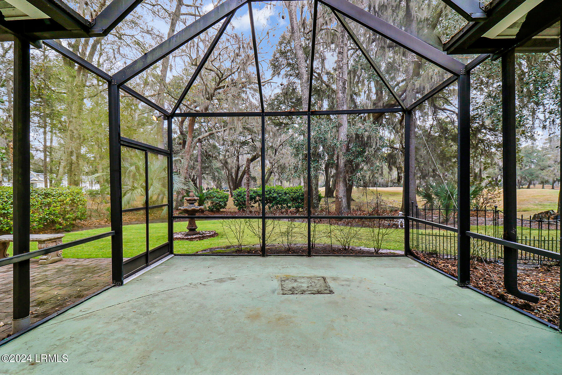 33 White Oaks Circle