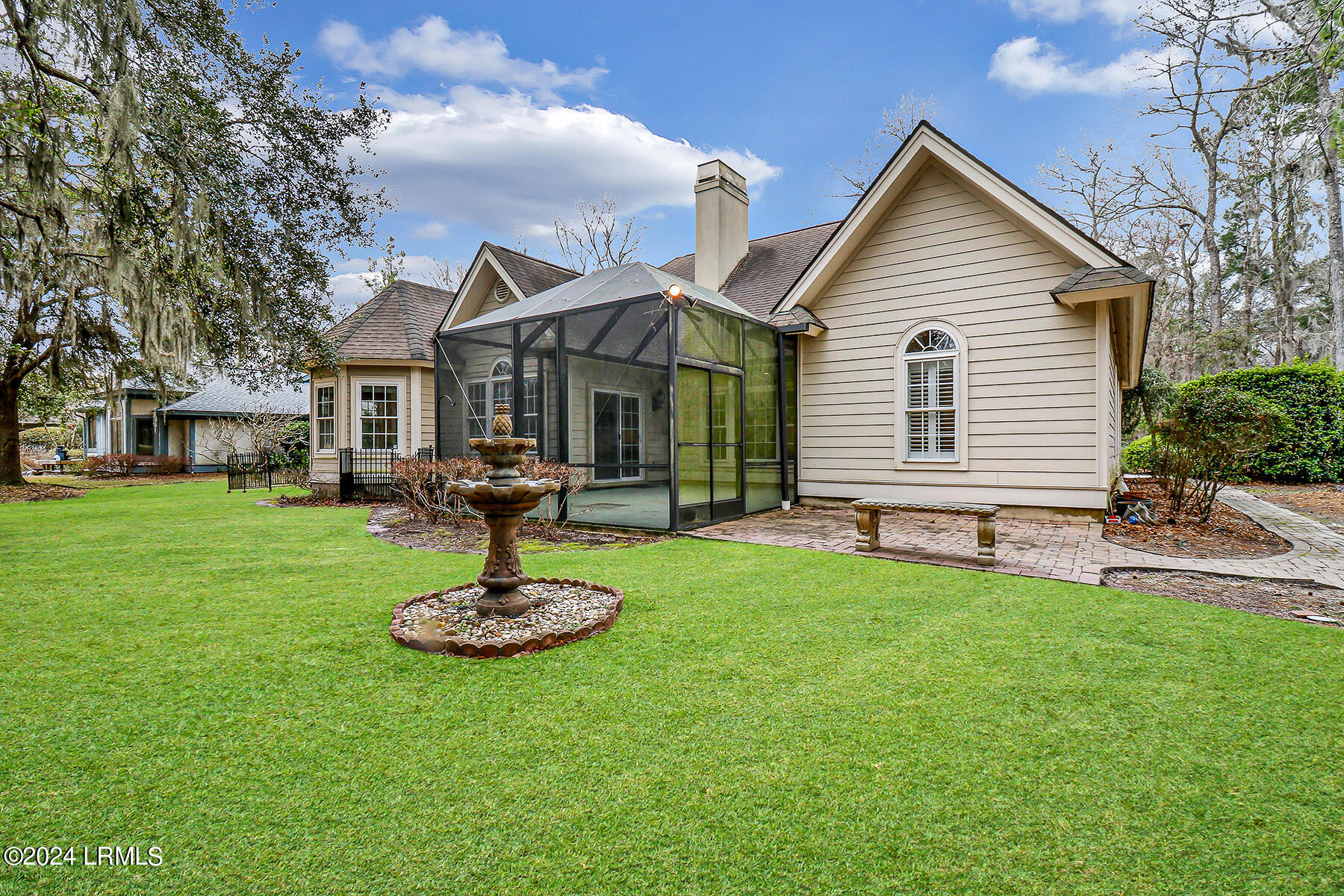 33 White Oaks Circle