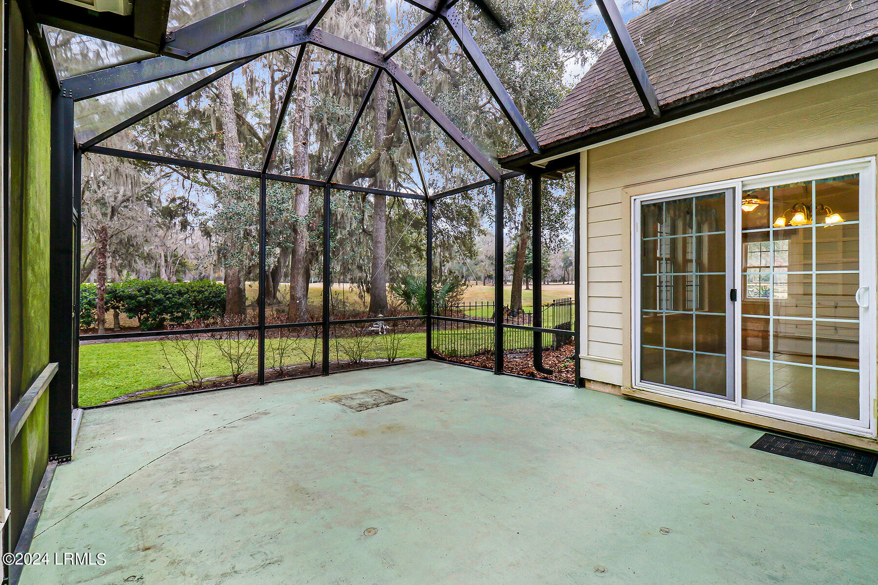 33 White Oaks Circle