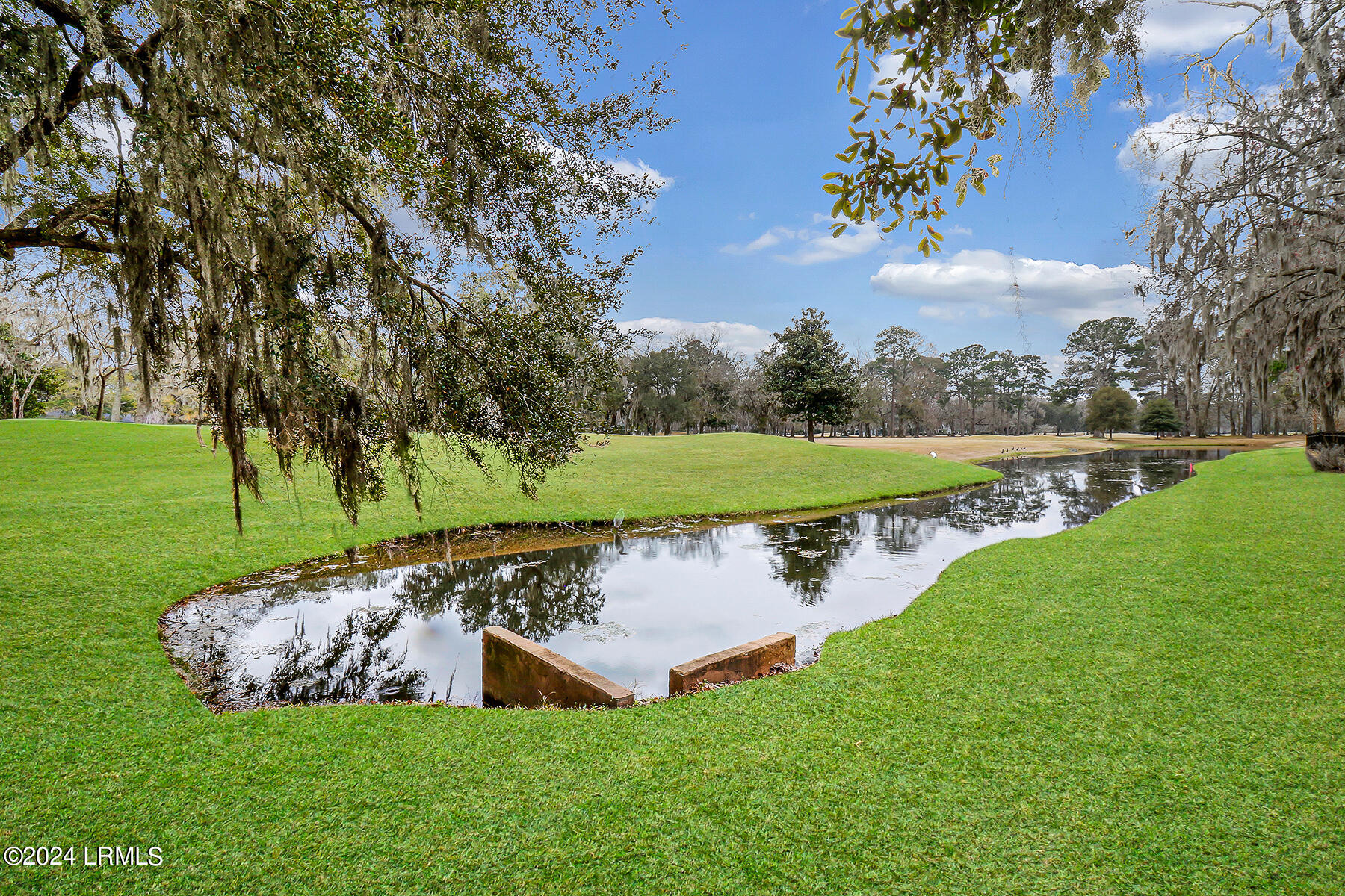 33 White Oaks Circle