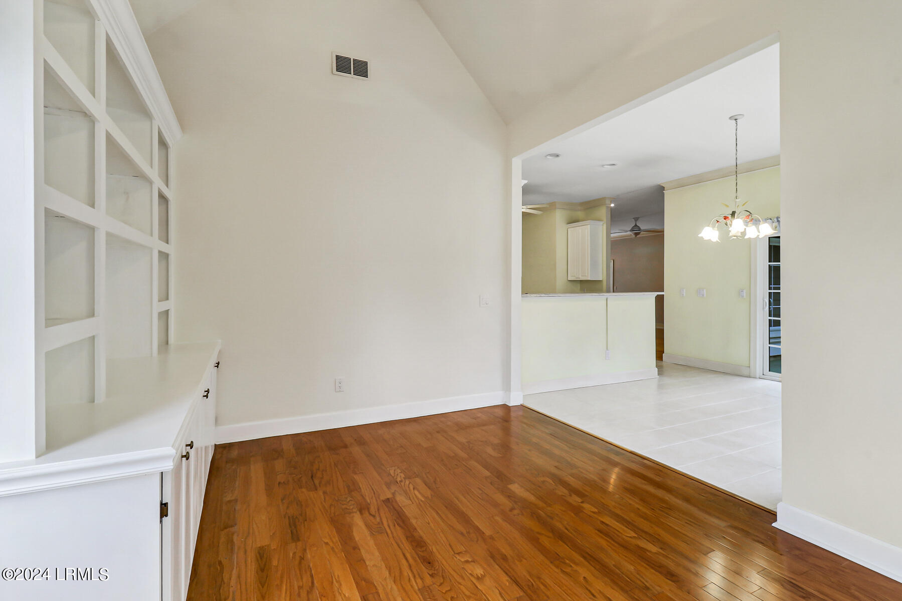 33 White Oaks Circle