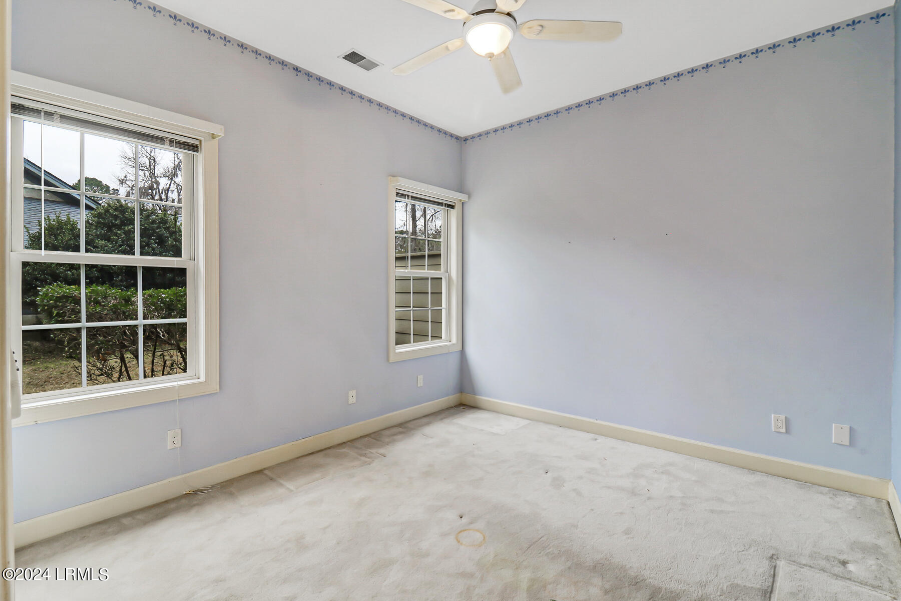 33 White Oaks Circle