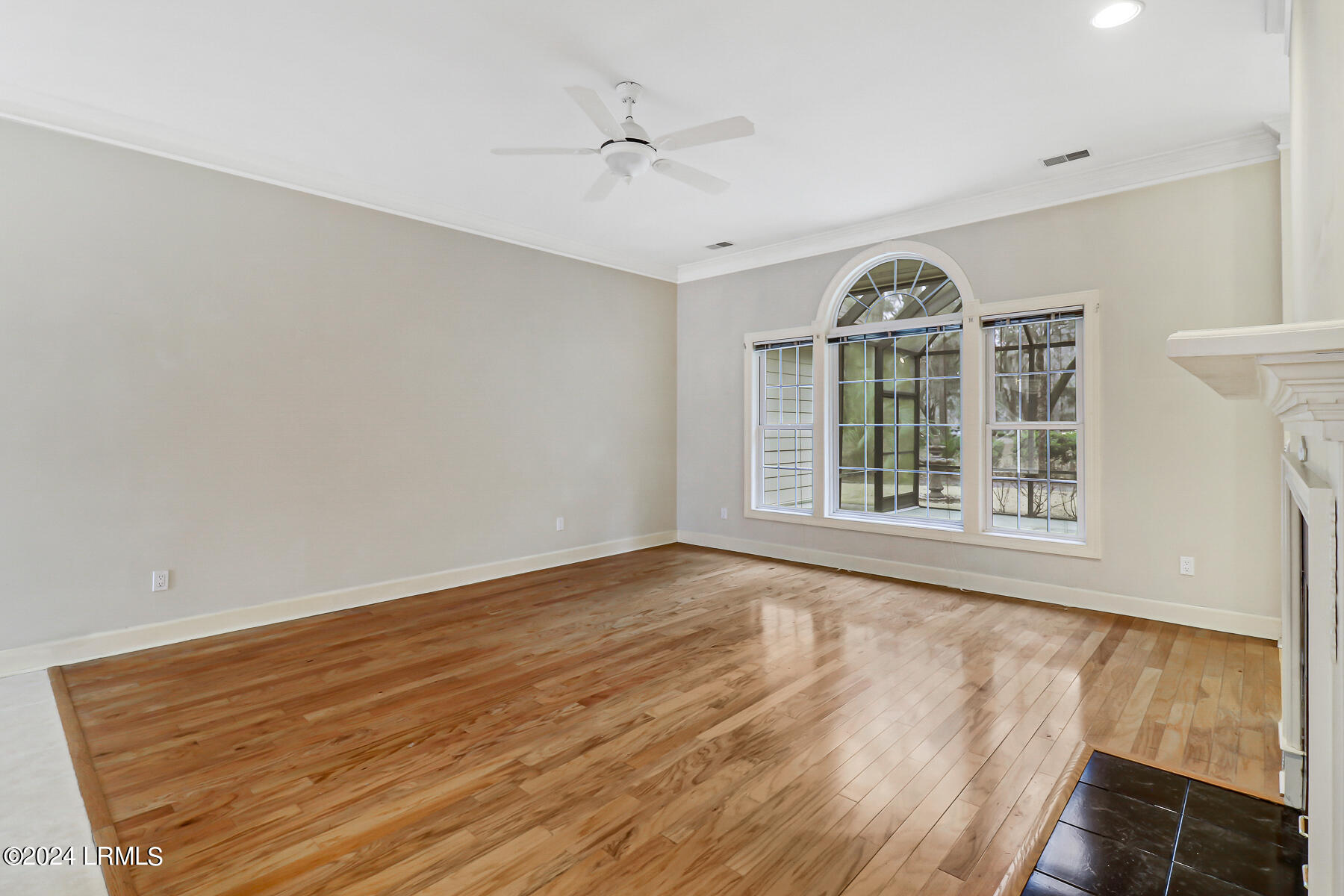 33 White Oaks Circle
