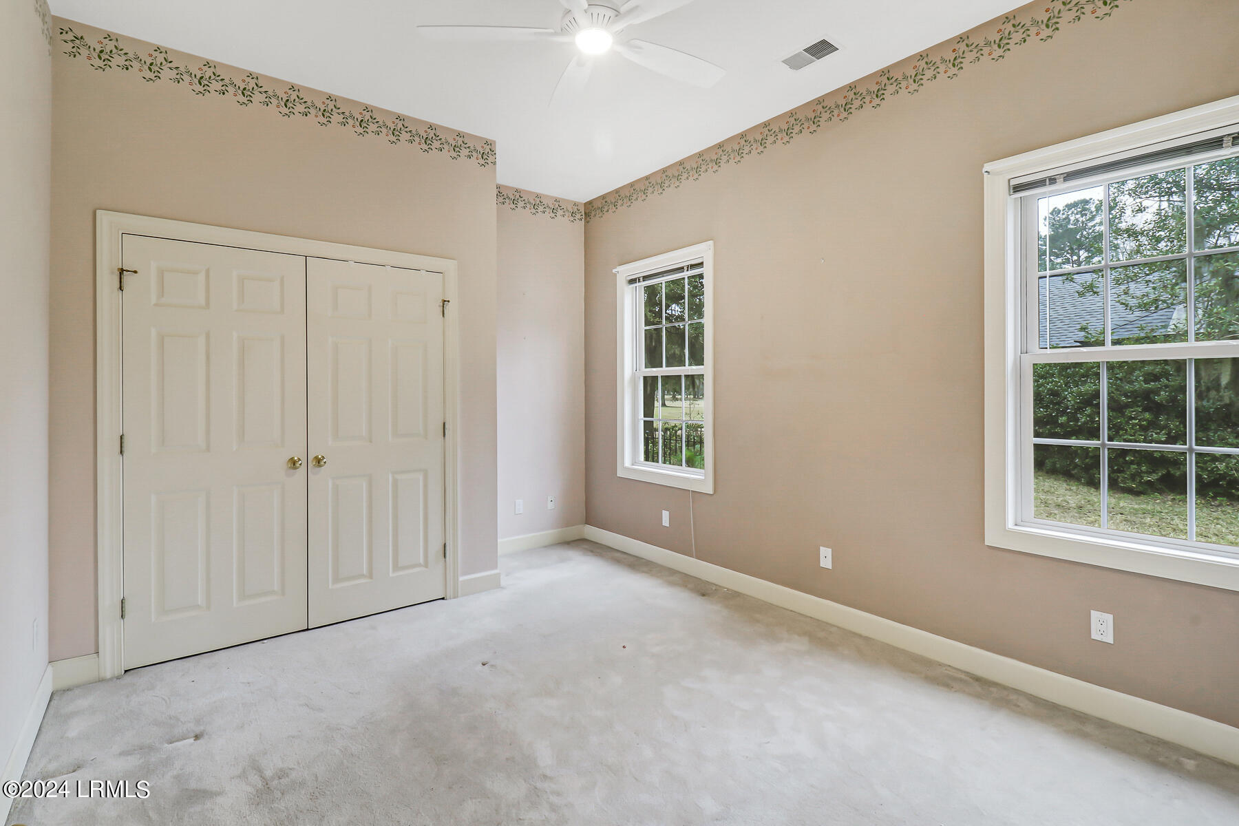 33 White Oaks Circle