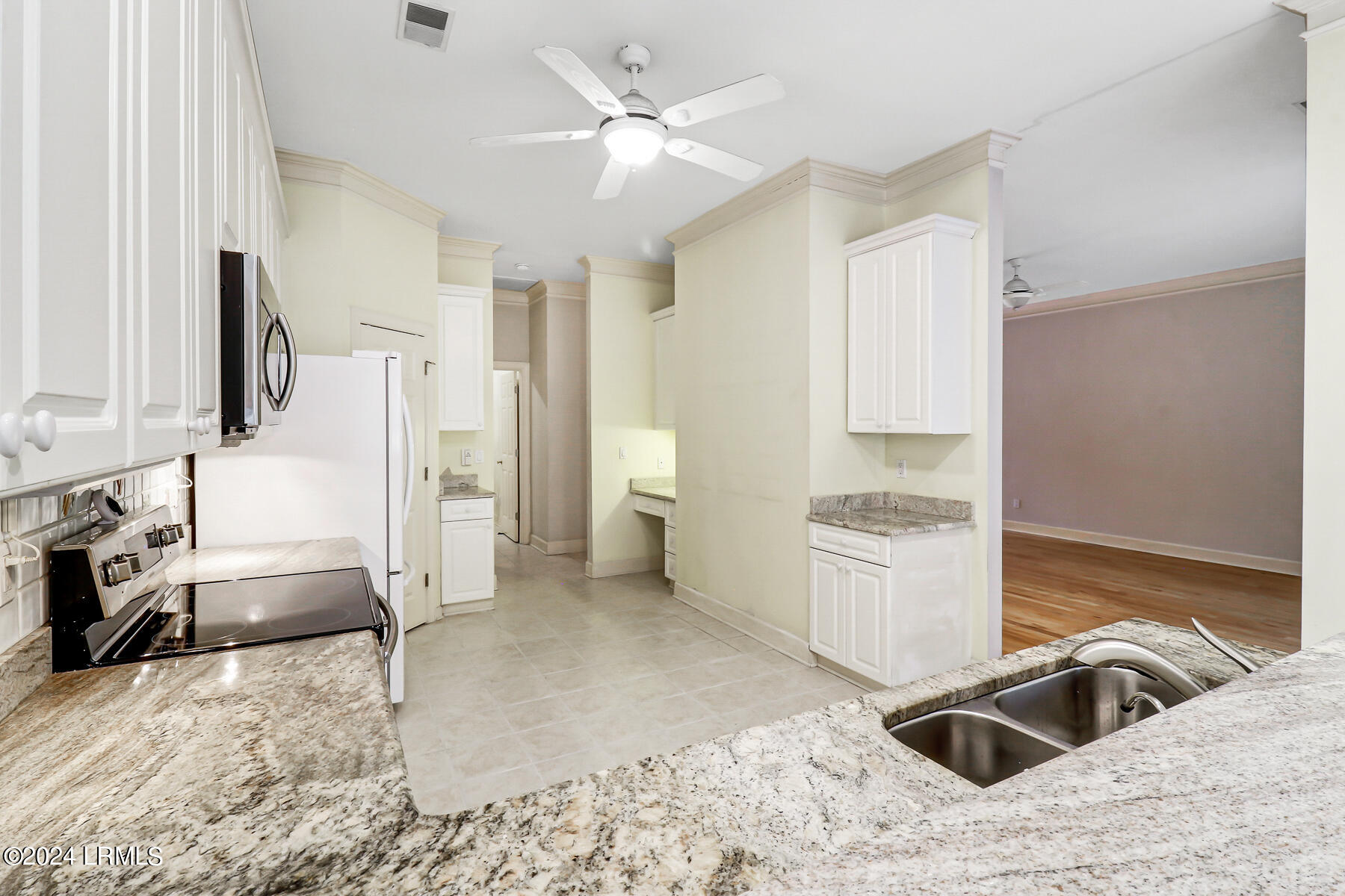 33 White Oaks Circle