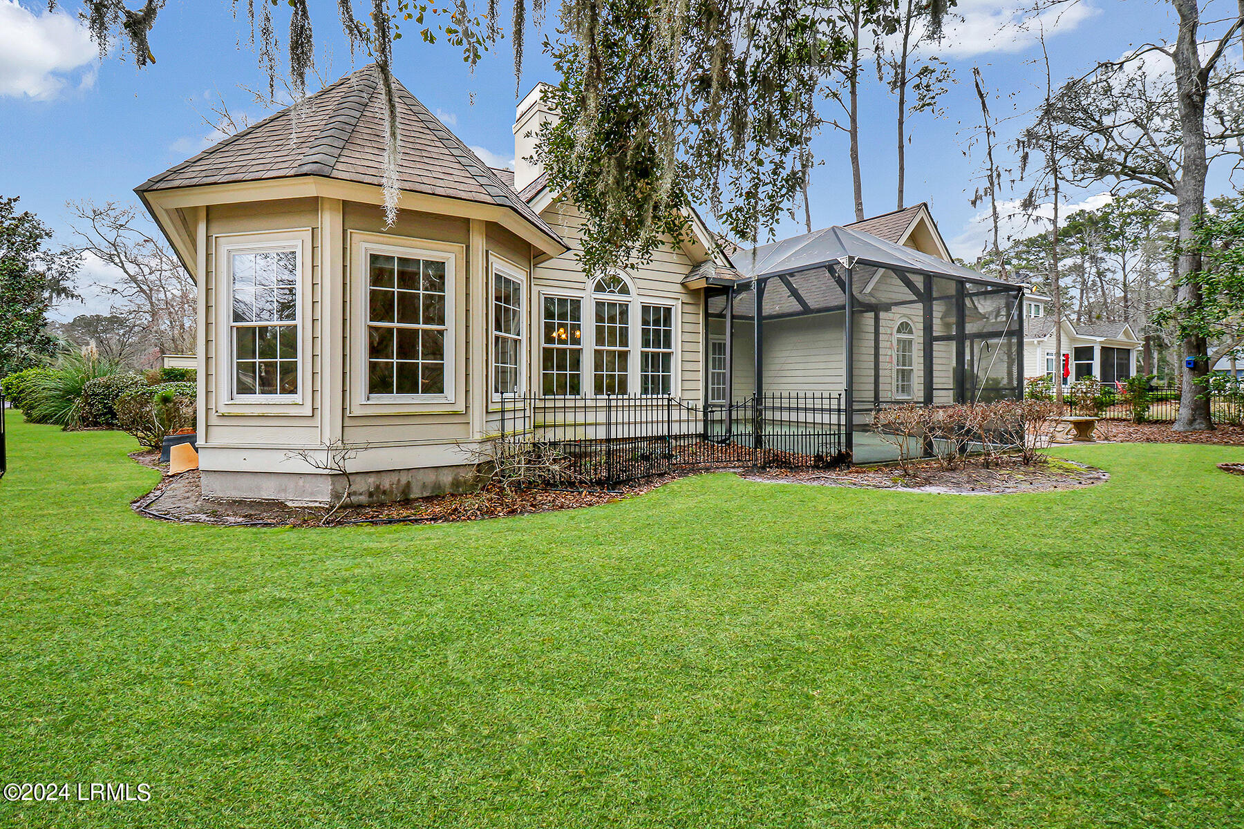 33 White Oaks Circle