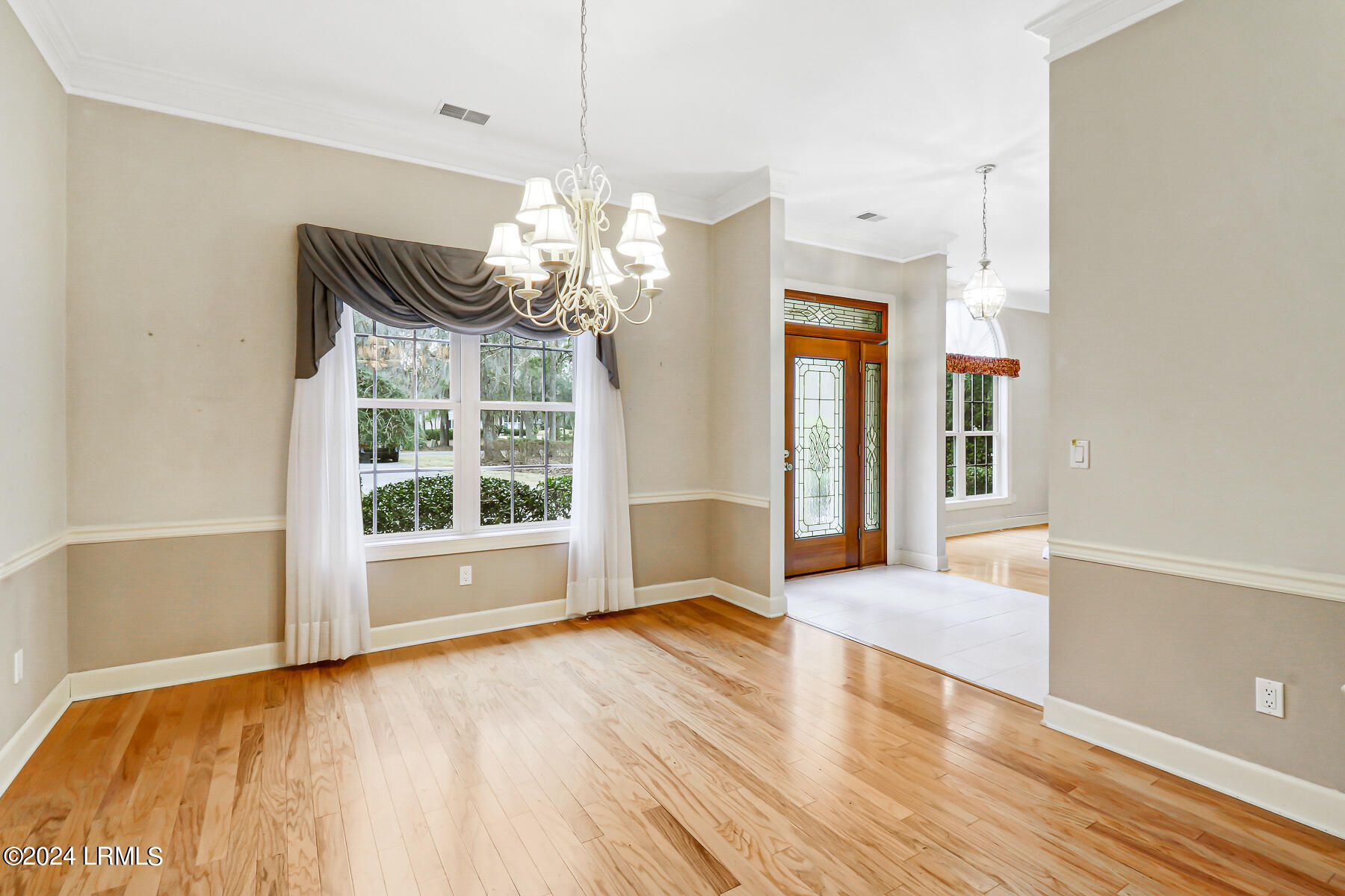 33 White Oaks Circle