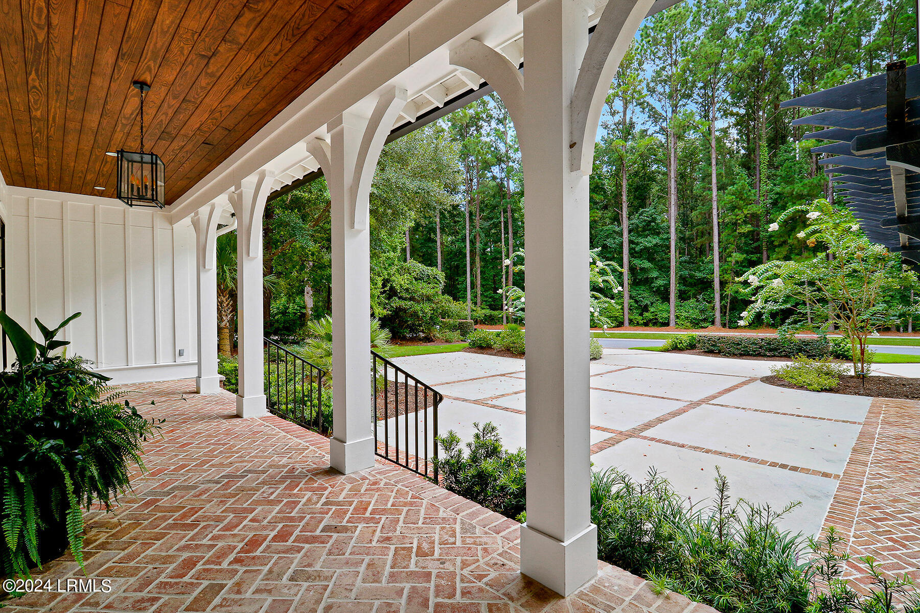 16 Lancaster Boulevard