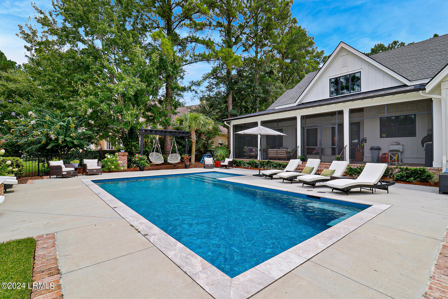 16 Lancaster Boulevard