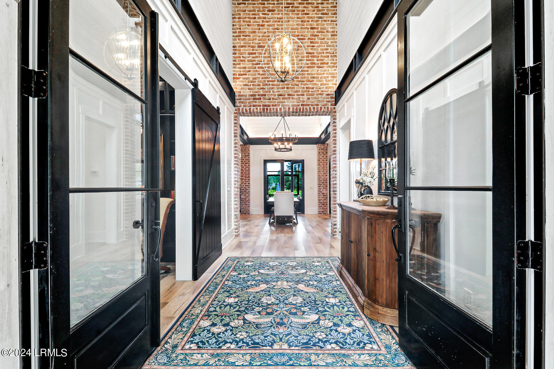 16 Lancaster Boulevard