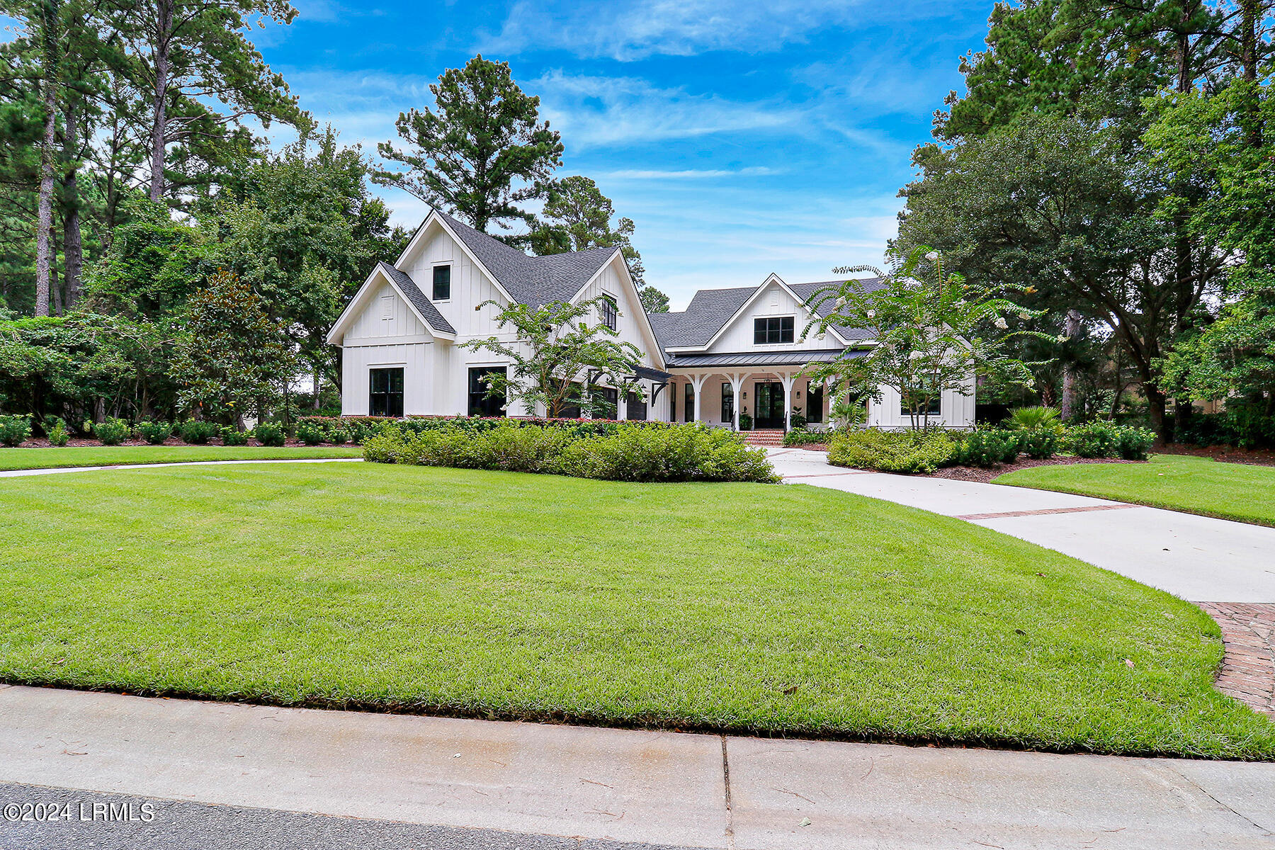 16 Lancaster Boulevard