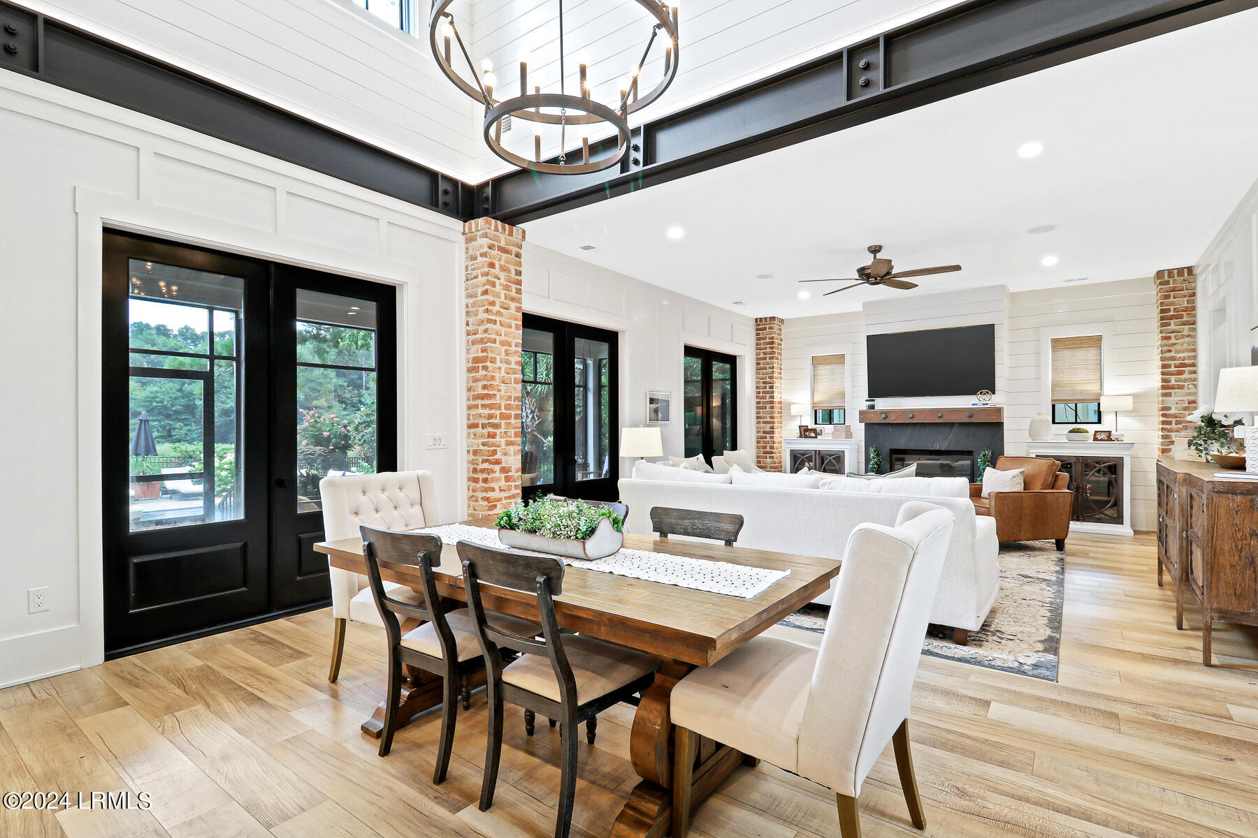 16 Lancaster Boulevard