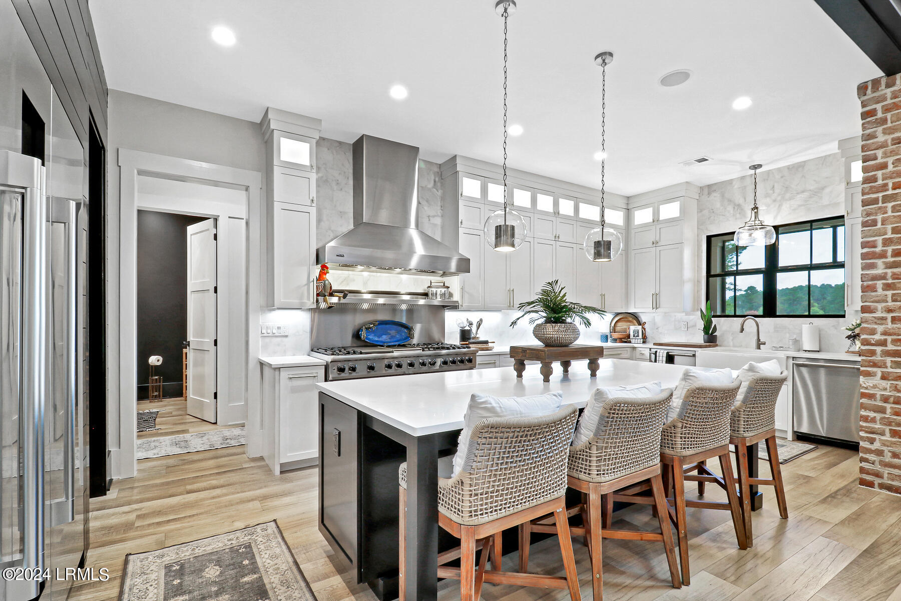 16 Lancaster Boulevard