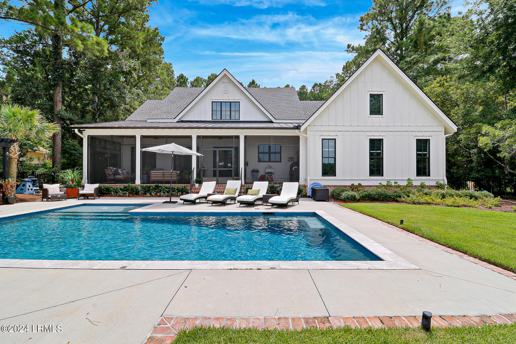 16 Lancaster Boulevard