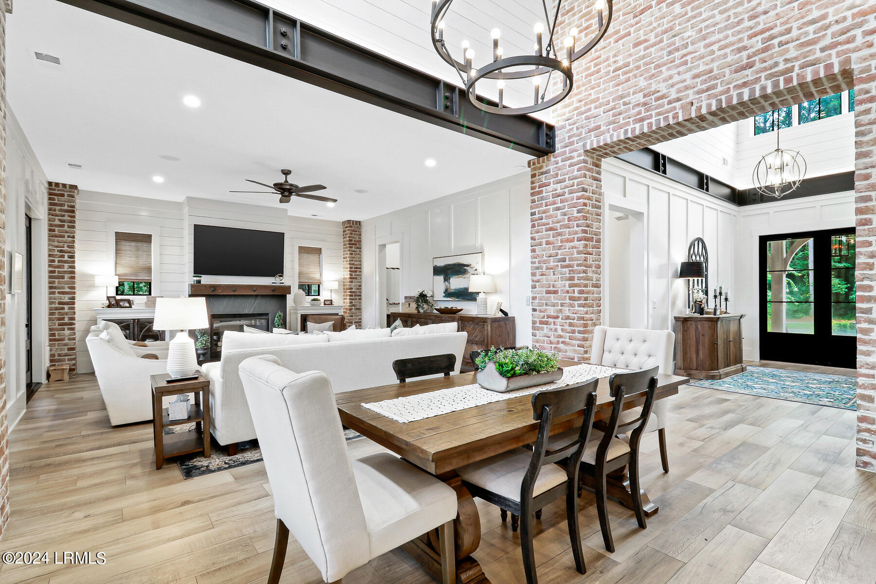 16 Lancaster Boulevard