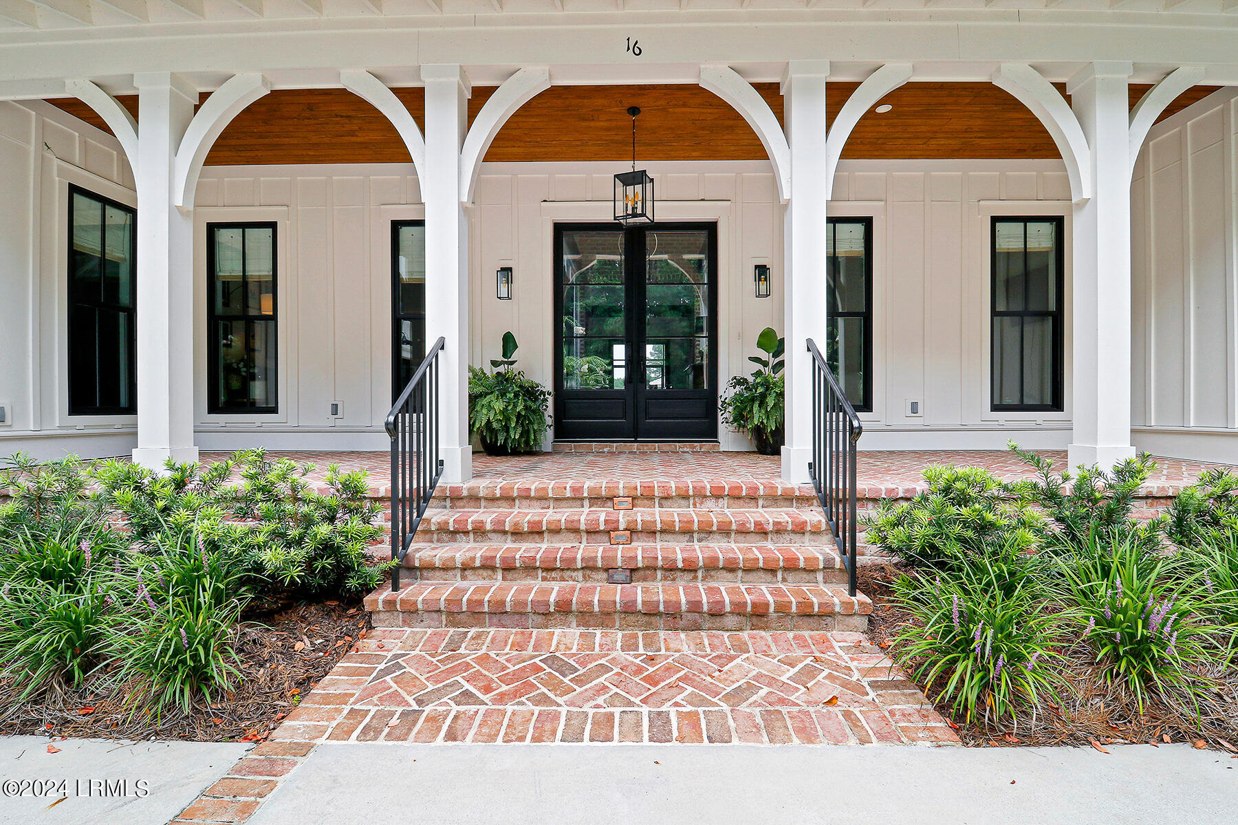 16 Lancaster Boulevard