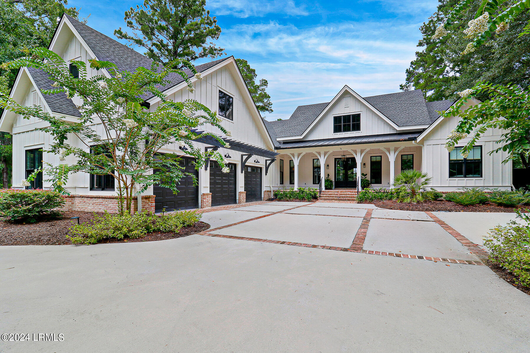 16 Lancaster Boulevard