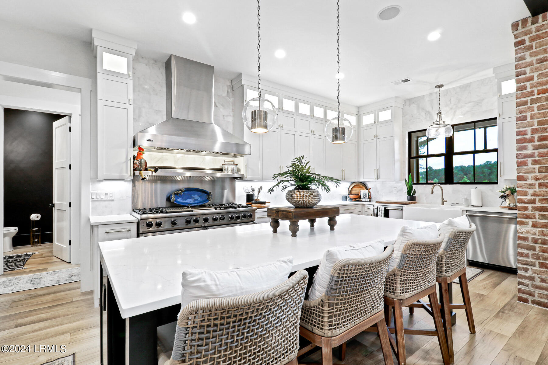 16 Lancaster Boulevard
