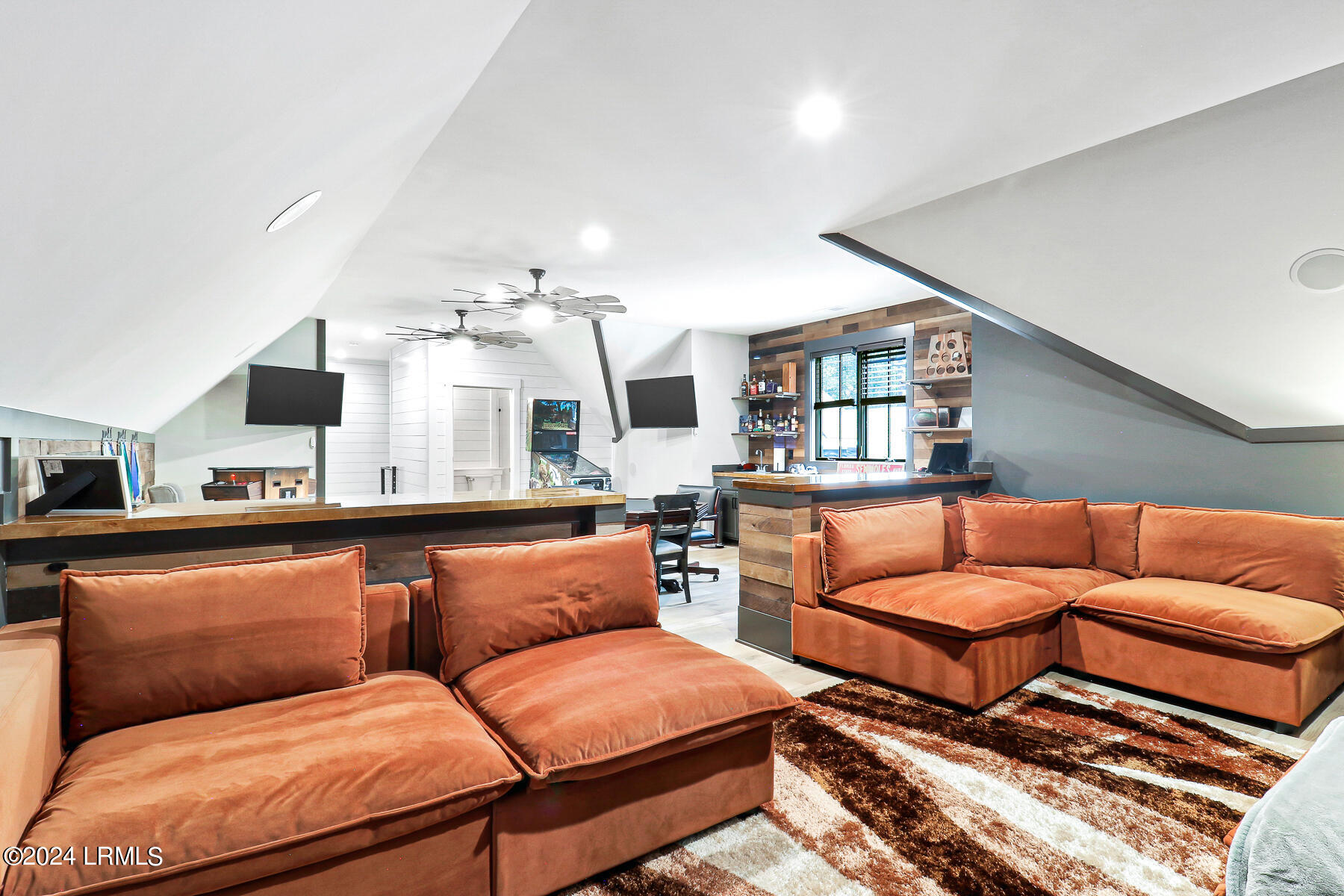 16 Lancaster Boulevard