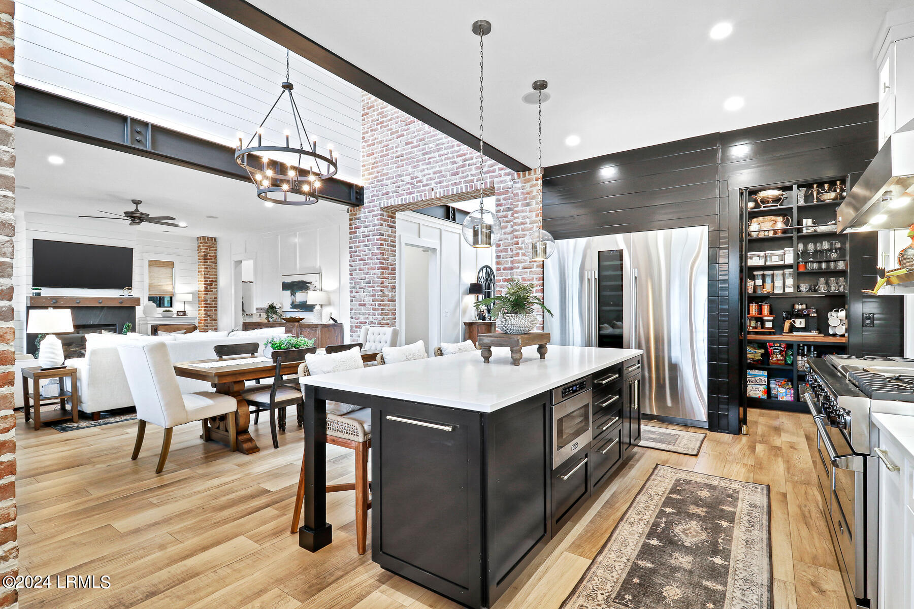 16 Lancaster Boulevard