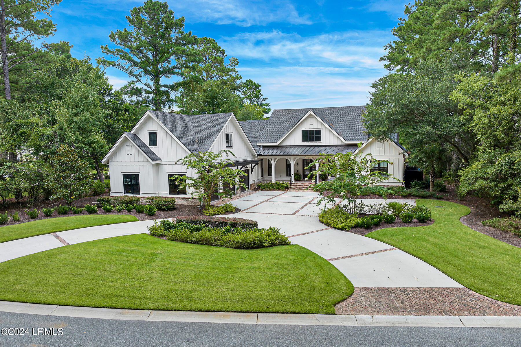 16 Lancaster Boulevard