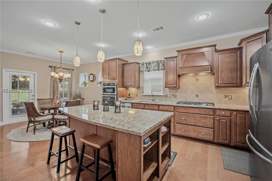 157 Canterbury Court